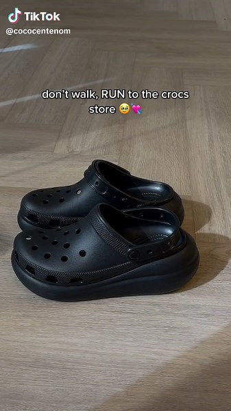 Summer Fashion: Classic Crush Clog Shoes for Ultimate Comfort