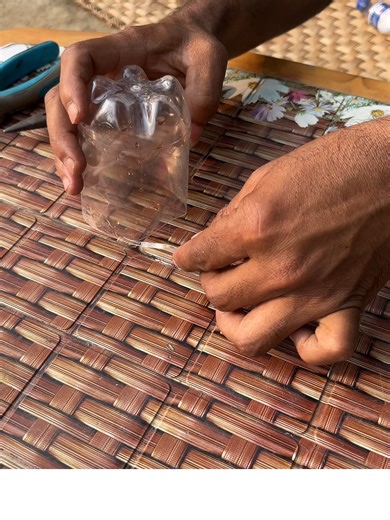 Recycling Plastic Pots into Strong Plastic Wire | Amazing Recycling Process This video shows an incredible recycling process where discarded plastic pots are transformed into long plastic wires using a simple yet clever technique. Instead of throwing away broken or old plastic containers, skilled workers recycle them into useful materials that can be used again in daily life. The process begins by cutting the plastic pot in a special spiral pattern. With steady hands and a simple cutting tool, t