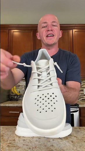 These men’s crocs Inmotion Pacer sneakers are a great beach trip shoe #crocs #beachshoes