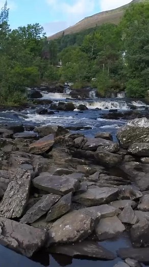 A Tale from the Trail (Part Two) Your reward for completing the 4th stage of the Rob Roy way is the picturesque village of Killin and the powerful Falls of Dochart. Just downstream from the big stone bridge you will see an island called ‘Innis Bhuidhe’, the Yellow Island. Here lies the final resting place of the MacNab clan, dating back to the late 1500s. 9 Clan Chiefs are buried here, protected by lock and key and surrounded by water and woods. Visitors often comment this place feels other worl