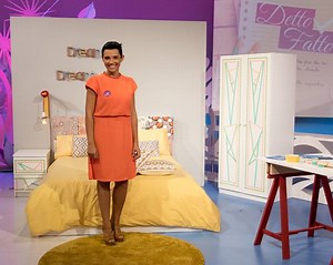 33K views · 464 reactions | Silvia DE Giorgi ci riprova: vivacizzare una camera tutta bianca, ma questa volta niente rosa! :) Tutorial per comporre una testiera per il letto, decorare armadio e comodino con dello scotch colorato e creare una lampada da comodino. Riguardatelo subito! | Detto Fatto | Facebook