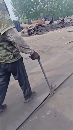 Straight-line cutting process for rubber pads