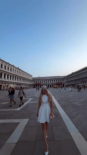 In white, in motion… Stayin’ alive con stile. 🤍🇮🇹 #italy #venice | Tina Barabadze