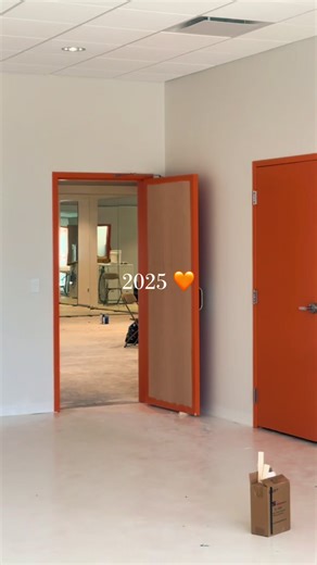 2025 brought the build-out, the opening, and the community — endlessly grateful for the people who make this space what it is 🧡🪩 #bodyalive #bodyaliveunion #newyear #2025recap #newstudio