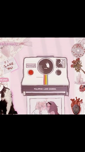 she's taking pictures in the mirror | catradora edit scrap