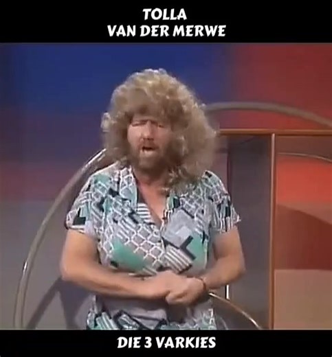 Tolla van der Merwe - Die 3 Varkies #moniquewest #weekendfunnies #tollavandermerwe | Monique West - Singer