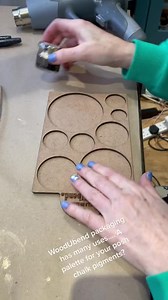 112K views · 276 reactions | Don’t know what to do with those 3rd generation packaging? Here’s a great solution for you! Mix your posh chalk pigments on them! Sue Parsons used the #woodubendmouldings WUB056 packaging as a palette to do just that! | Posh Chalk by SollyJo | Facebook