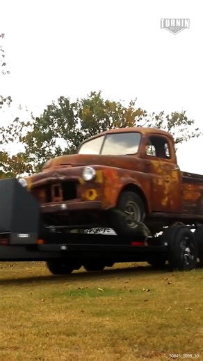 Oddly Satisfying Abandoned Barn Find Rescue | Turnin Rust