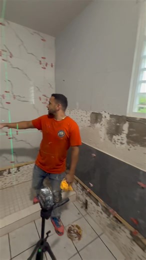 2do día en este bañito en el pueblo de Moca! Y ya lo tenemos hay casi casi seguimos dando lo mejor en cada proyecto 😍🔥 #remodelaciones #pr #moca | Carlos Perez