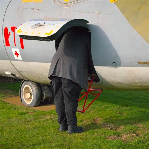 Johnny buys a plane... 😳🤣 #JohnnyVegasLittleShopOfAntiques | Quest