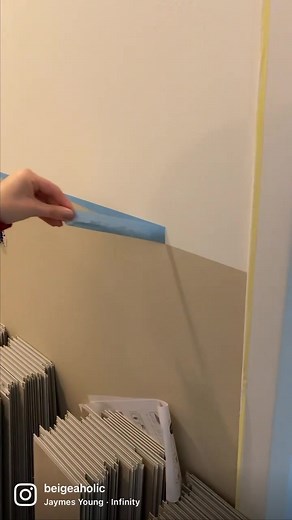 Beige split wall 🤎 #beige #beigeinterior #beforeandafter #beforeafter #satisfying #newhome #splitwall #hallway #hallwayinspo #paintinginprogress