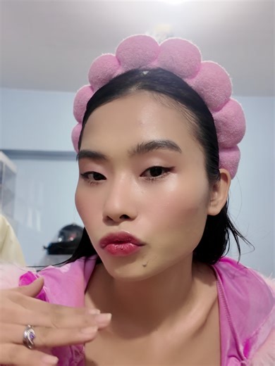 I got my new makeup! 😍 Ita-try ko sila one by one at i-share ang mga first reactions ko. Ready na ba kayo sa glam transformation? 💖💋 #Makeup #GlowUp #BeautyPH #RiaMalupa