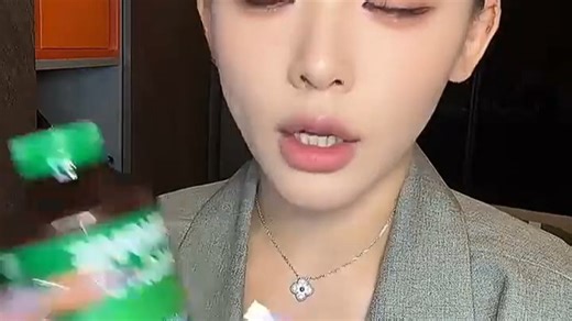 全家适用的B族维生素，每日一颗Cenovis萃益维，缓解疲劳、提升精力，早餐后服用，全家人一起健康守护。