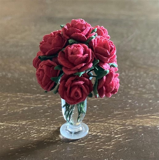 1:12 Dollhouse Miniature Dozen of Red Roses in Vase - Etsy