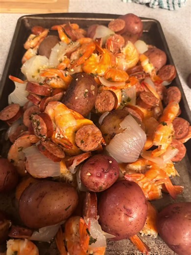 2025 was a year of learning how to be less busy and more present and the result was life changing. I welcomed 2026 with peace and thanksgiving. Grateful for the lessons learned and being able to start 2026 having learned how to enjoy the moments! #newyear #2026 #NewYear #blackeyedpeas #downsouth