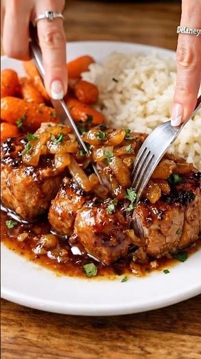 🍖 Caramelized Onion Pork Chops with Rice & Glazed Carrots