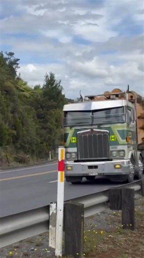 American Logging Trucks Hauling Timber #bigrig #trucking #kenworth