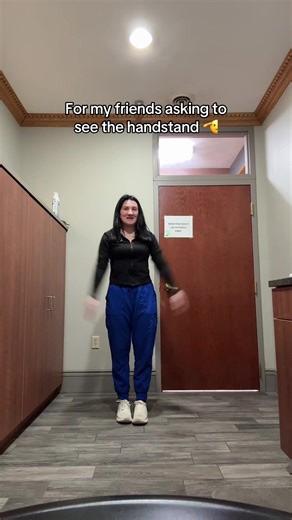 Sav619 (@sav61993)’s video of handstand