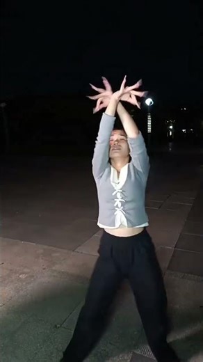 Finger Dance to "Loyalty to the Country" | Epic Chinese Patriotic Song | Fengbao Live Performance