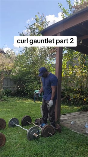curl gauntlet part 2. close grip strict curling, hammer curls, and pushups. this is the final set of this excercise. arms are on fire. #curls #workout #fitness