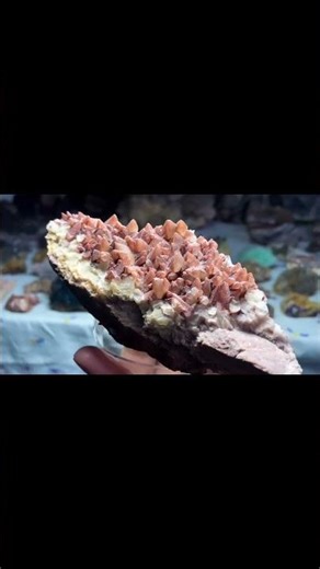 Kalcit✨ z klasické lokality Lánov #crystals #nature #calcite