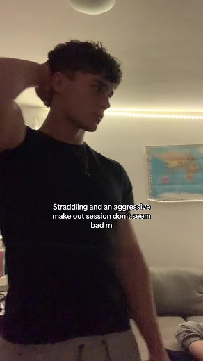 Entendendo a Straddling e a Arte do Beijo Agressivo
