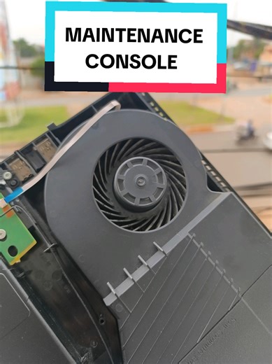 Voici le docteur que tu as tant cherché Il est là le voilà le docteur en réparation de consoles de jeux vidéo pour ne pas dire la boutique mère des consoles PlayStation et Xbox au Togo #debloquemesvue🥲🙏🏽 #togolais228🇹🇬 #playstation #4 #reparation