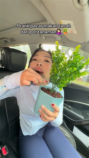 @laratanthio on Instagram: "Mau prank malah berujung olahraga bareng Nikita Willy😭 . . . #luckylara #couplecomedy #funnycouple #couplegoals #comedycouple"