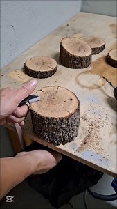 Seguimos trabajando con este hermoso tronco de encina lámparas de madera Únicas hechas a mano #artista #lamparasdemadera #woodlamp #Rusticas #tronco | TallasMosqueda