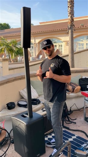 QSC on Instagram: "Set up and sound check from last night’s Fam Jam using 2x QSC KC12 column loudspeakers for mains. Easy set up and sounded amazing. @acousticspot @travisthomasmusic @devvlov"