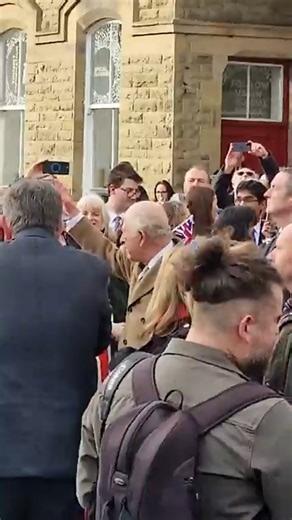 King Charles arrives in Clitheroe to huge fanfare | Lancashire Post