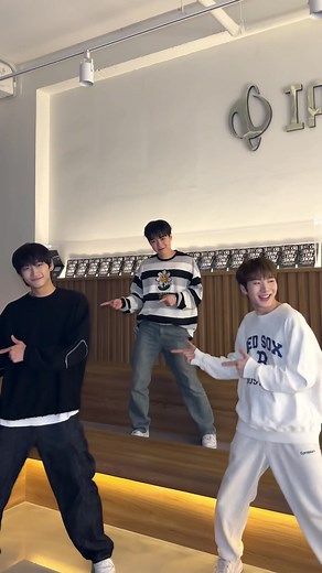 가랏 오엑몬 ⚡️ - OMEGA X Hwichan Taedong Kevin