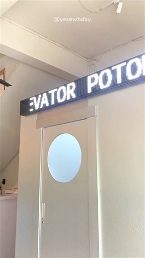 Asli seru banget cobain Elevator Photobox di @Potokita Self Studio. Pilihan framenya banyak dan cocok buat foto-foto bareng temen, pasangan atau keluarga🥰✨ #HopeItHelps #rekomendasi #placetogo #surabaya #review #photobox #fyp