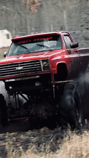 Blown Big Block Chevy Square Body Mega Truck Mud Bogging - HAPPY HOOKER