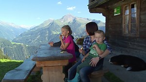 Einsam über den Bergen die Idylle genießen. Echter Urlaub auf einer Almhütte in Österreich... worauf wartet ihr noch? | Urlaub auf der Alm