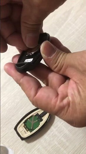 日産ノートのインテリジェントキーの電池交換