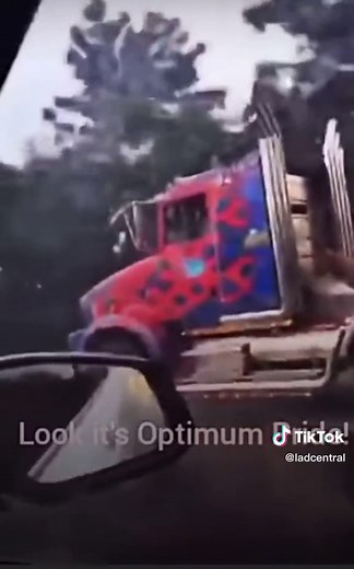 How does bro make that sound effect 💀 #optimusprime #roadencounters #transformers #fypシ゚viral