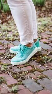 FIRST L👁️ 👁️ K Paula of @dimplesonmywhat knows - sneakers with support are a game changer! 💚 Check out her review of the new WILEY SNEAKER. CASUAL SNEAKERS - https://bit.ly/VionicCasualSneakersFB | Vionic Shoes