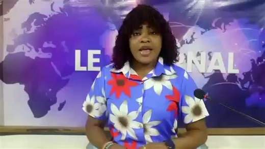 RDC : Obligation d’afficher le portrait du président et le drapeau national dans les salles de classe Le ministère de l’Éducation nationale de la République démocratique du Congo (RDC) a émis une directive imposant l’affichage de l’effigie du président de la République ainsi que du drapeau national dans toutes les salles de classe des établissements scolaires du pays. Cette mesure, qui s’applique sur l’ensemble du territoire, vise à renforcer le sentiment patriotique et l’unité nationale au sein
