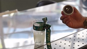 Electric Cocktail Smoker Kit - Rechargeable Whiskey Smoker Kit with Smoking Gun,Smoked Old Fashion Cocktail Bourbon Infusing Kit,8 Wood Chips,Birthday Unique Gifts for Men Husband,Bar Tool Set, Black