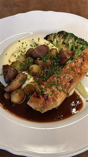 Sous Vide Chicken Breast with Mashed Potatoes and Red Wine Sauce - - - - - #sousvide #chicken #foodtok #dinner #dinnertime