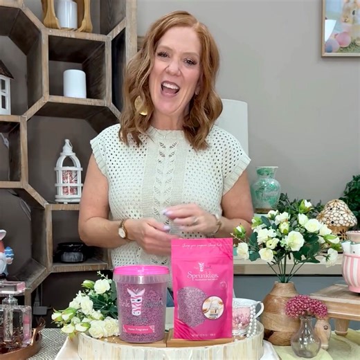 Sunshine just landed. ☀️🍓 Shop the Hello Sunshine Collection now and bring home nostalgic new Sprinkles® wax melt fragrances and cheerful décor designed to brighten every room. ✔️ Soy-based Sprinkles® wax melts ✔️ Designed for Simmer Pots & Simmering Lights ✔️ USA-made, clean, safe fragrance ✔️ Bright scents made for everyday living Because your home should smell like a smile. | Pink Zebra Home
