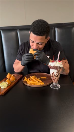 Ducks Burger Bar on Instagram: "🔥🔥🔥"