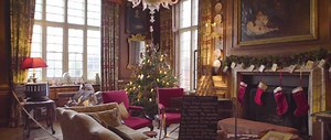 Soak up the festive atmosphere of Christmas in a treasured family home - imaginatively decorated in celebration of 60 years of growing Christmas trees at Doddington 🎄 | Doddington Hall and Gardens