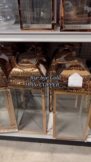 I mentioned this design trend was on its way… and Now it’s here:) Copper decor is back and it’s going to be one of the biggest design trends this fall. I feel it will definitely take over the popular Gold trend that’s been everywhere. Copper is a much more richer metal color then the bright brassy gold. It perfect to bring in an incorporate this fall for home decor. But REMEMBER, you don’t need to follow every design trend. Decorate your home with pieces you LOVE and makes you smile, that’s what