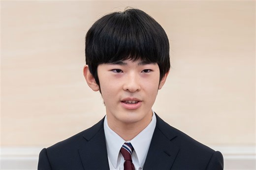 悠仁さま、成年式で見せた「寝ぐせの青年→神々しいプリンス」姿に相次ぐ絶賛とギャップ萌え、“ラノベのリアル版”と熱視線 | 週刊女性PRIME