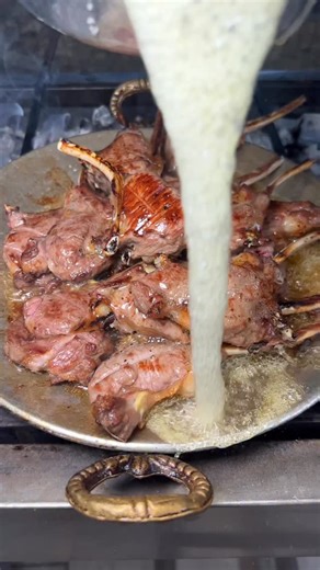 Kaya Usta Van on Instagram: "Lokum Kıvamında Tereyağlı Pirzola😍🤩 ☎️04322230425 📍 Oto Sanayi Civarındayız 🎥 Bu Sayfanın Çekimleri ve Yönetimi @viewpointgastro Tarafından Yapılmaktadır. #van #kayaustanınyeri #lahmacun #kebap #kebab #food #delicious #instafood #instagram #keşfet #ızgara #kahvaltı #sıcakpide #vankahvaltısı #breakfeast #saltbea #vangölü #yöresel"