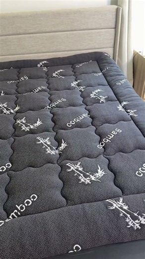 This is the perfect cooling mattress topper for the hot sleepers! #mattresstopper