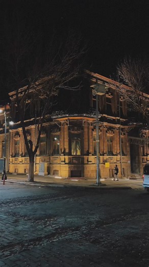 Gezsen Kars on Instagram: "Göz kamaştıran ışıklar altında parlayan tarihi binalarıyla Kars, ⁣seni büyülü bir yolculuğa çağırıyor.⁣ ⁣ Sakin sokaklarında unutulmaz anılar biriktirmek için valizini kap ⁣ ve Kars’ın keşfine çık! ✨⁣ ⁣ #GezsenKars #Kars #GezsenTürkiye"