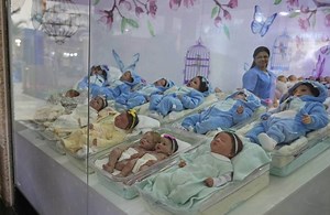 Phénomène des bébés « reborn » : faux nourrissons, vraies dérives ? - Elle